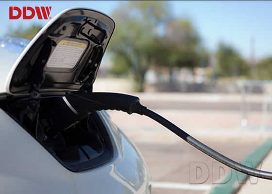 Polegada exterior DDW-AD7001S do Signage 70 de Digitas da pilha da carga ISO9001 para lêndeas do carro 2500 da energia