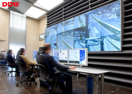 A sala de comando antiofuscante indica a cor video da parede 16M de Samsung 3x4 para o centro varejo